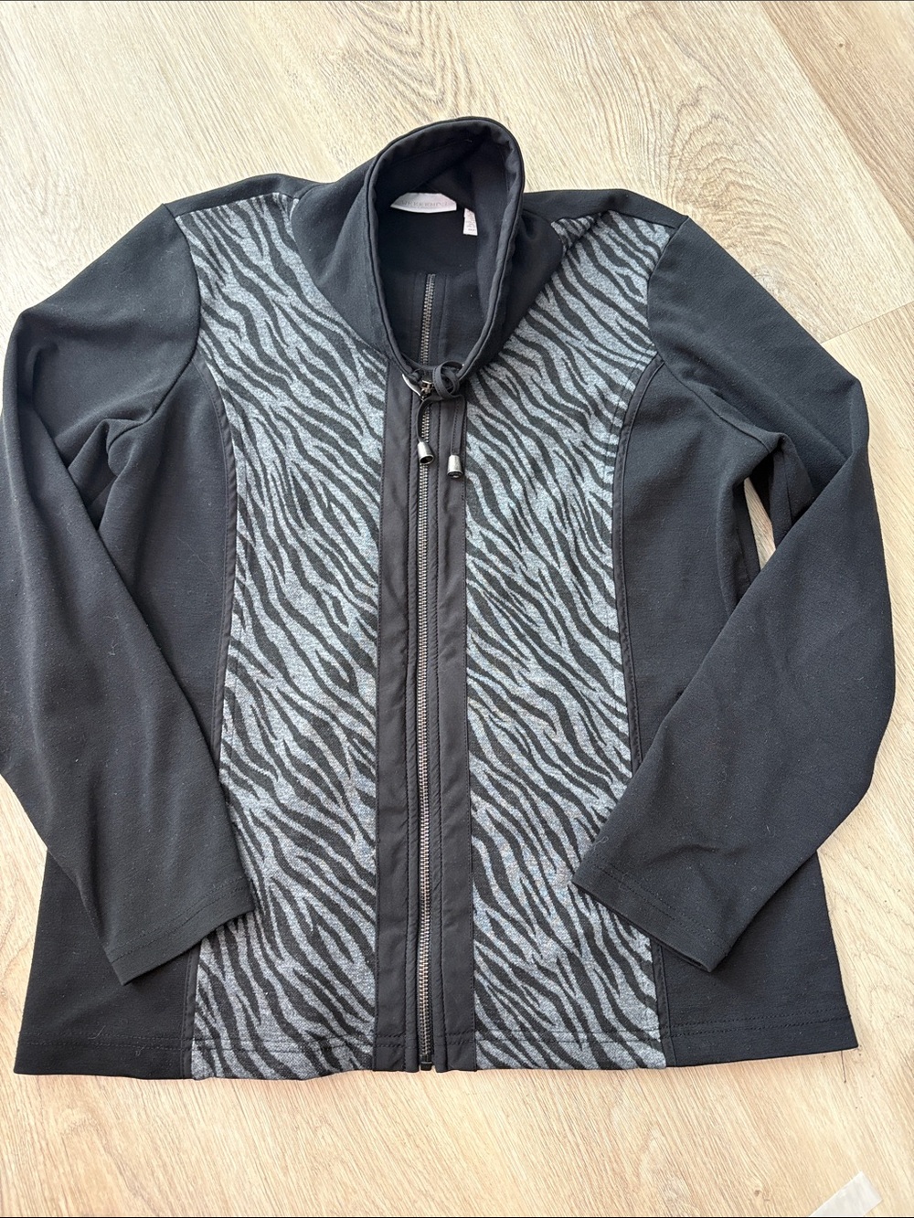 Chico's Weekends Zebra Print Full Zip Mock Neck Jacket size 1 medium 8/10 lounge